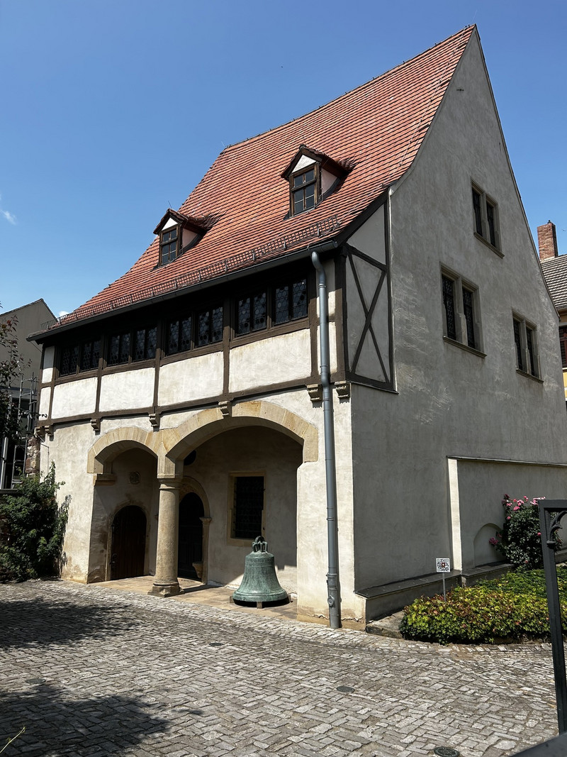 Geburtshaus mit Vorgarten