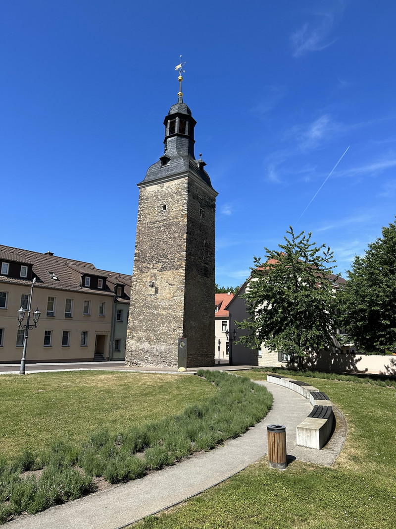 Turm an der Straße